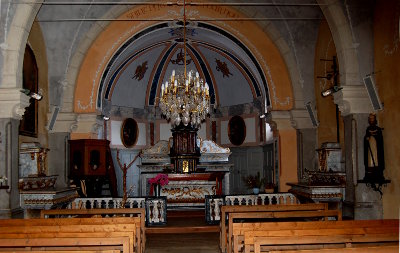 Le choeur de l'église au Canton.